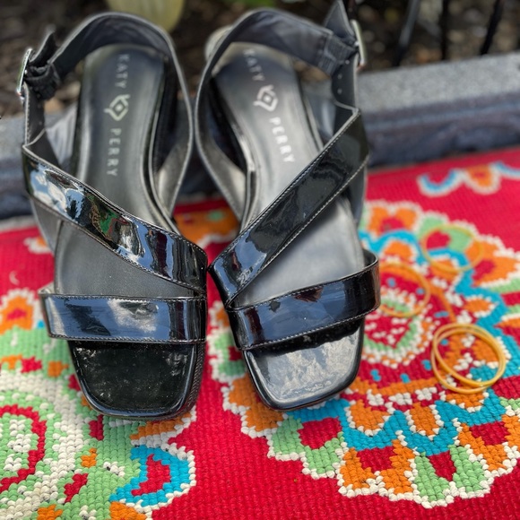 Katy Perry black patent leather sandals - Picture 3 of 4